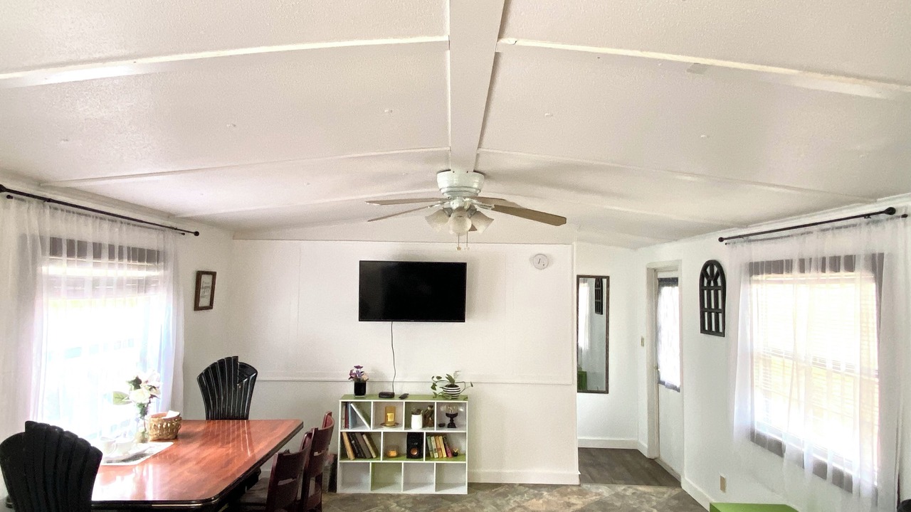 Photo of Livingroom in Lake City