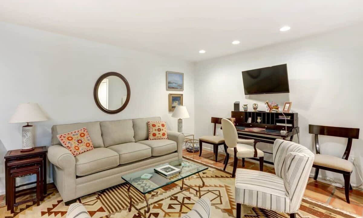 Photo of Livingroom in Historic Downtown Savannah