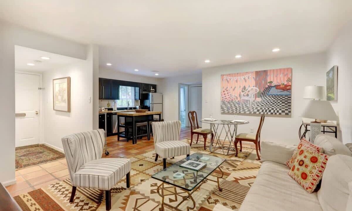 Photo of Livingroom in Historic Downtown Savannah