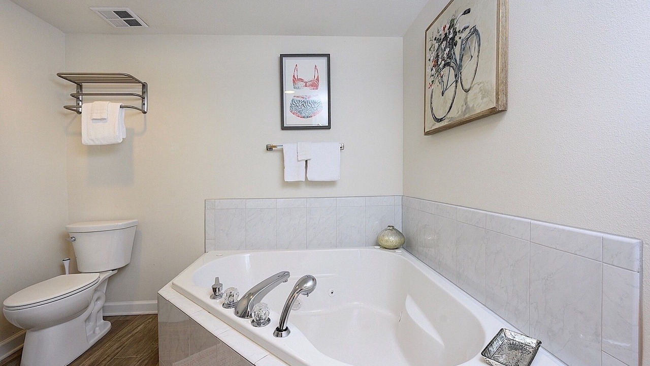 Photo of Bathroom in Orange Beach