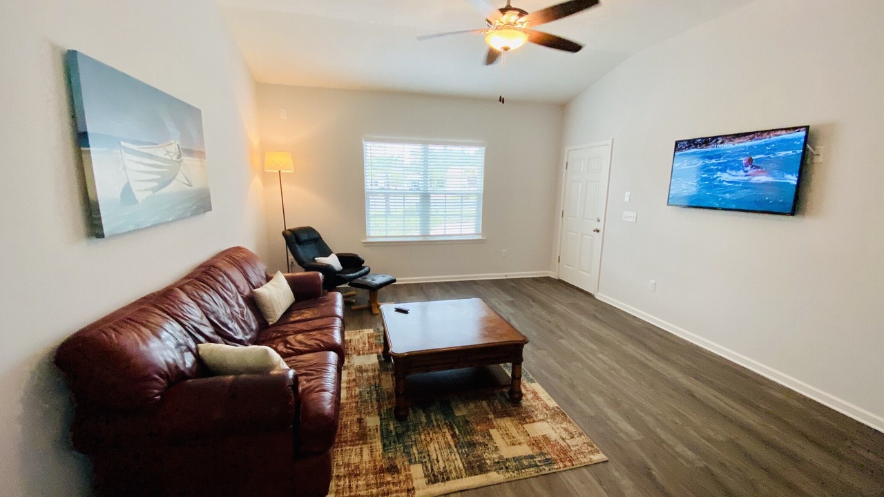 Photo of Livingroom in Hollister