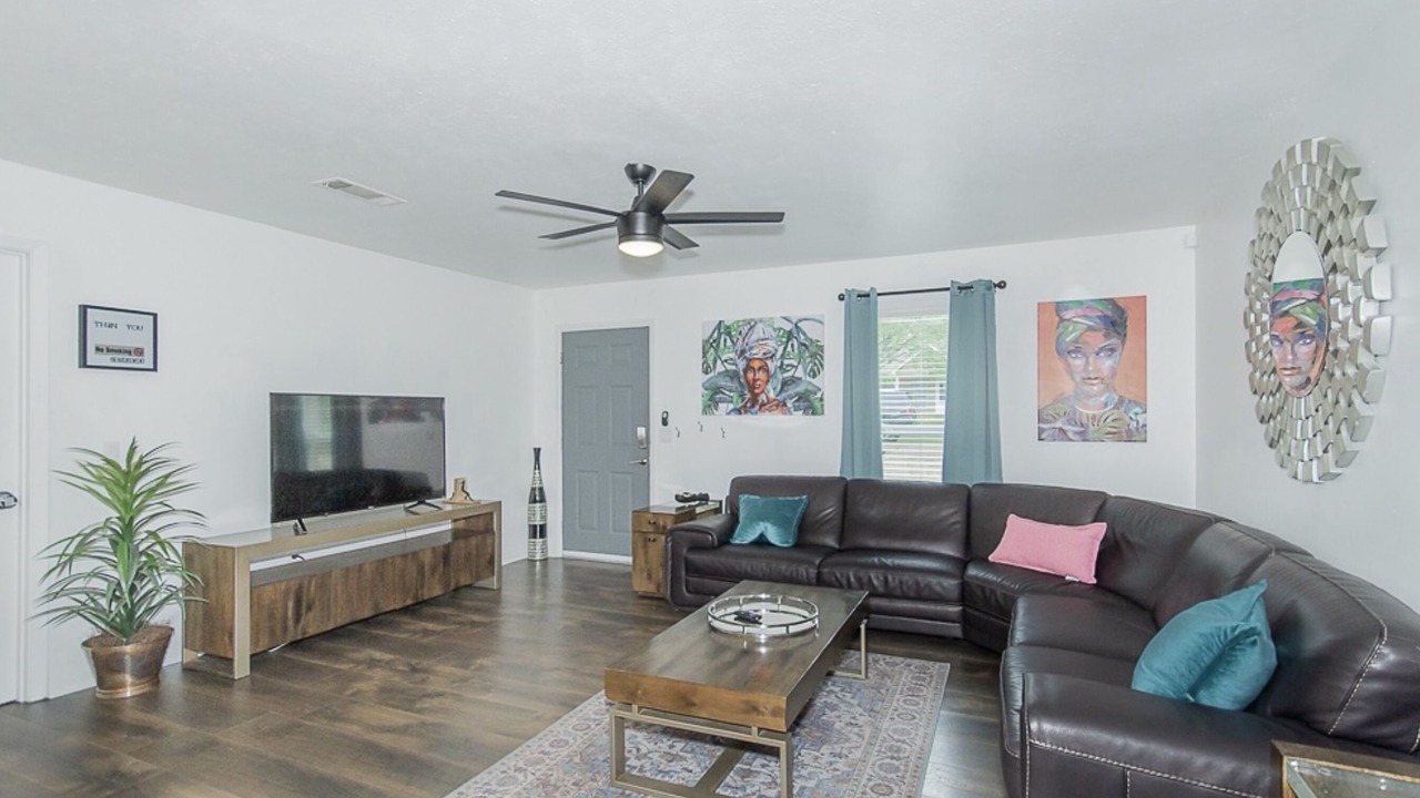 Photo of Livingroom in Clinton