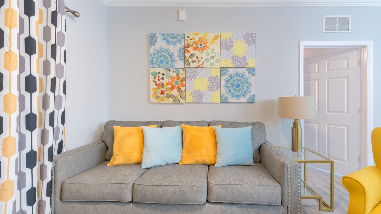 Photo of Livingroom in Four Corners