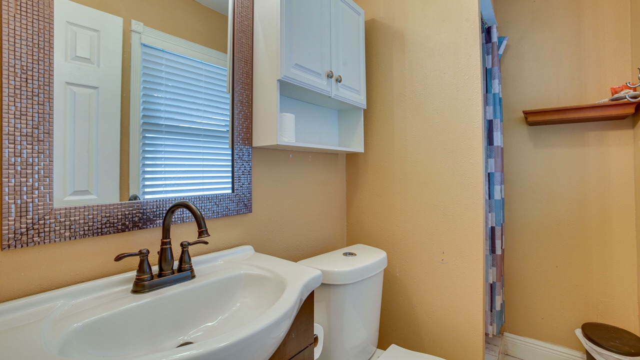 Photo of Bathroom in Kenner - Louis Armstrong International Airport