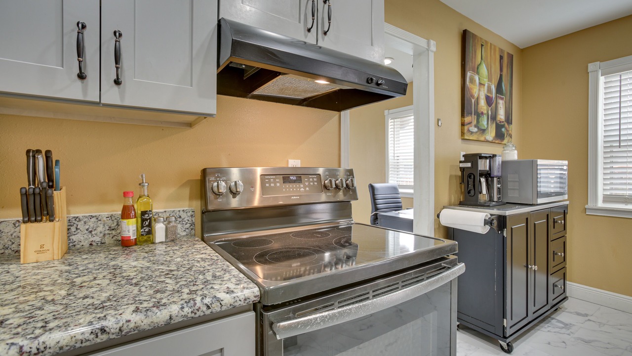 Photo of Kitchen in Kenner - Louis Armstrong International Airport