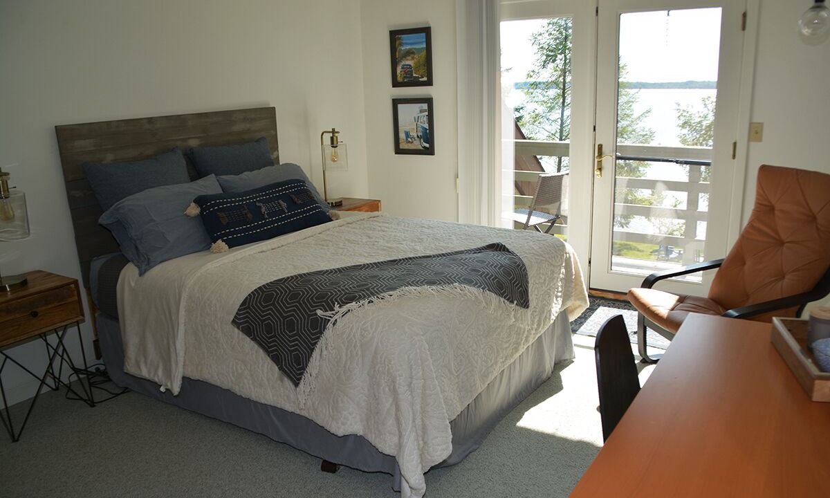 Photo of Bedroom in Central Lake