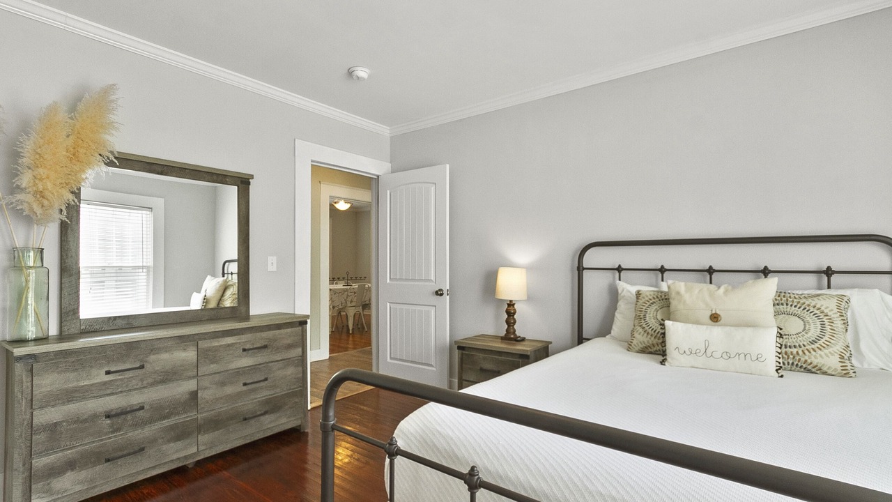 Photo of Bedroom in Northport