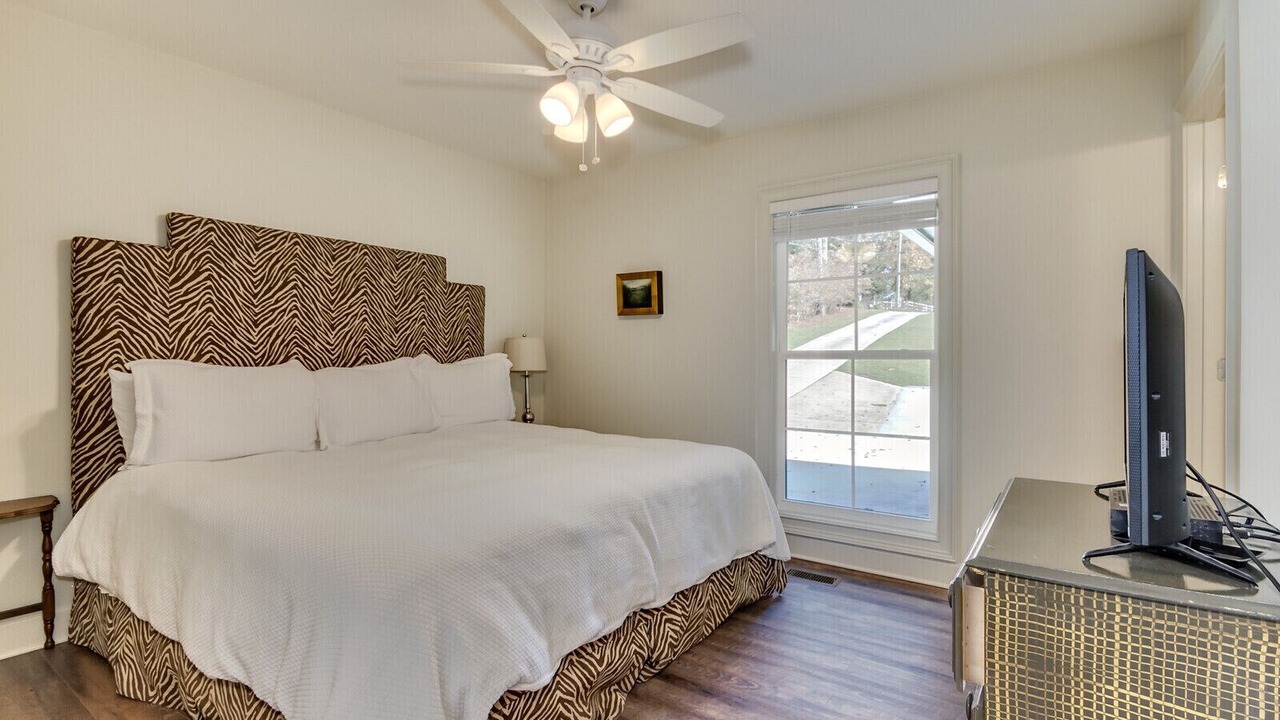Photo of Bedroom in Northport