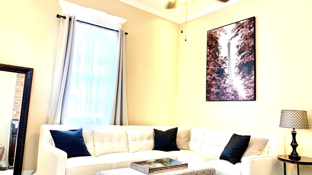 Photo of Livingroom in Irish Channel