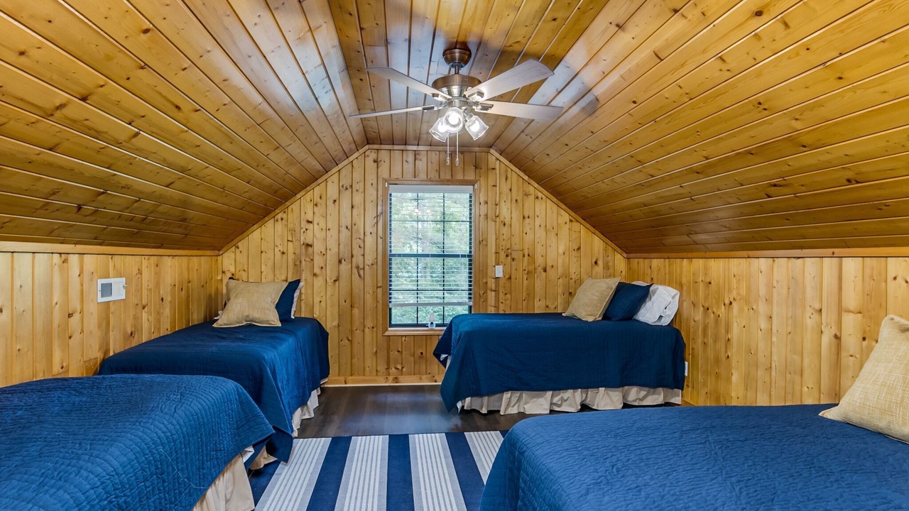 Photo of Bedroom in Northport