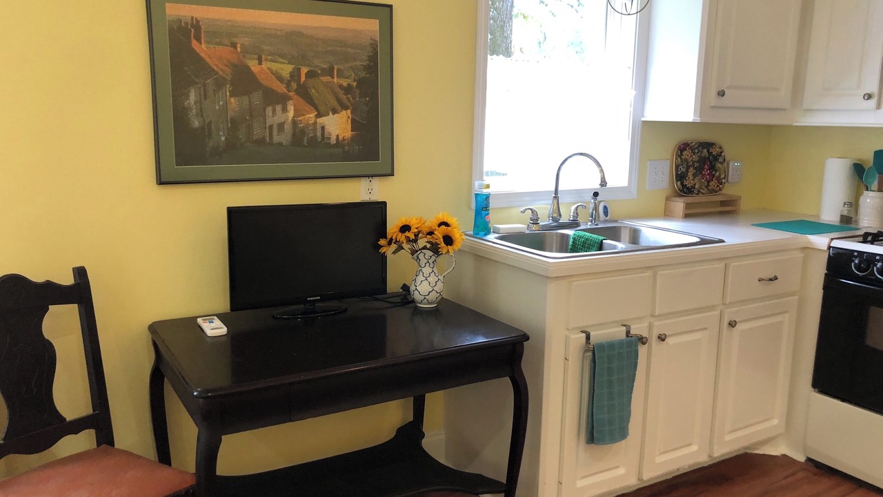 Photo of Kitchen in Flora