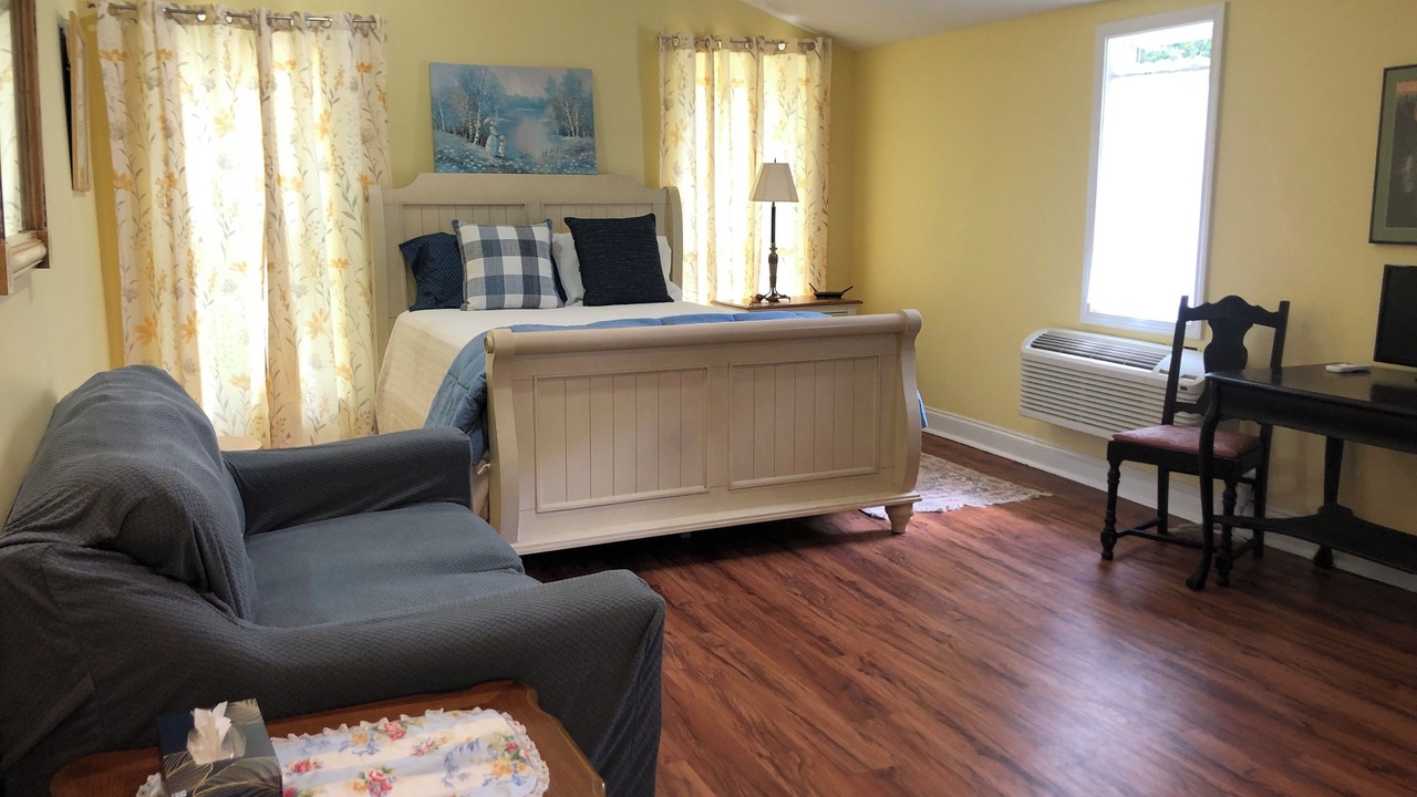 Photo of Bedroom in Flora