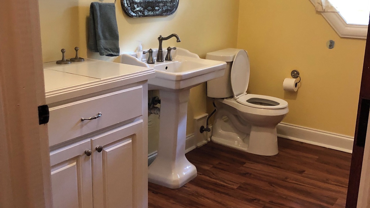 Photo of Bathroom in Flora