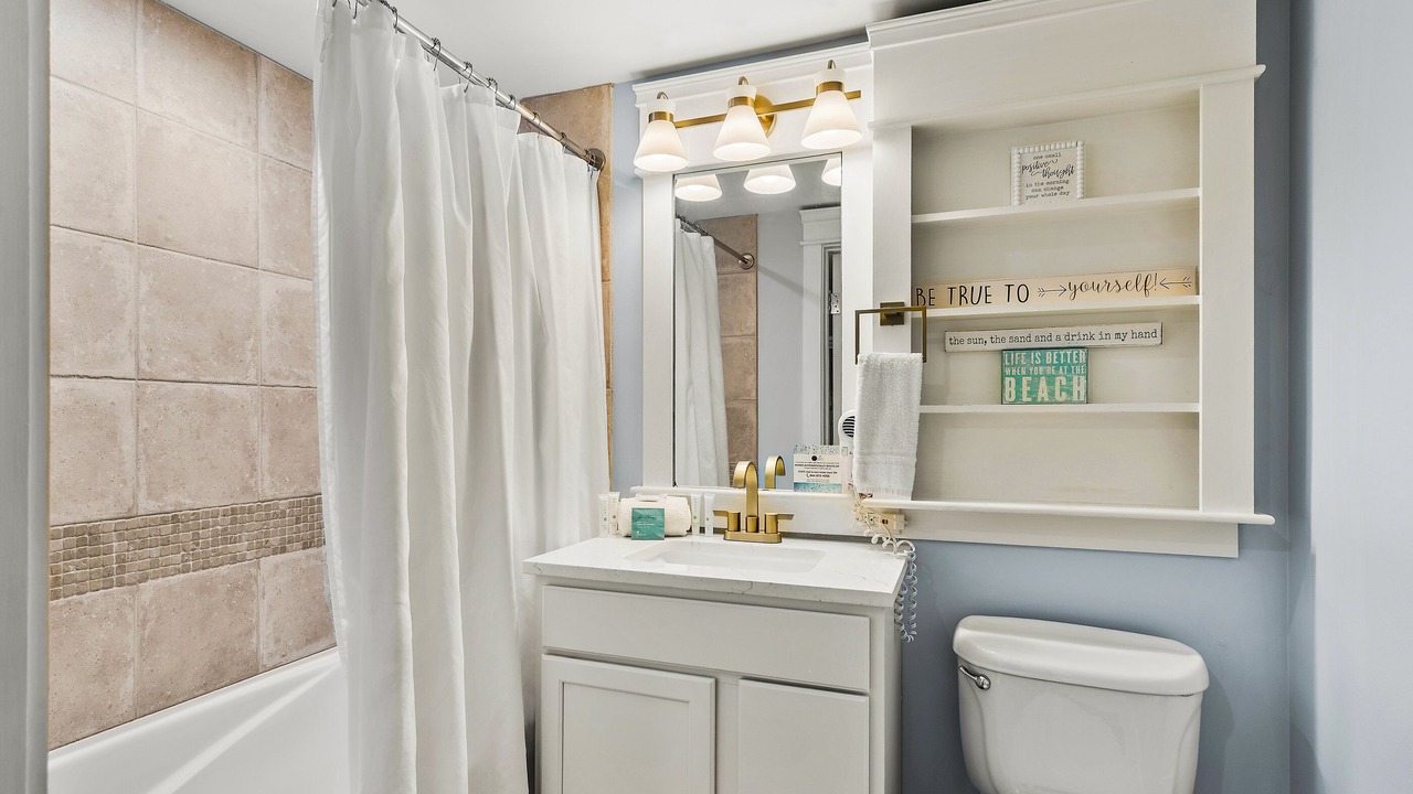 Photo of Bathroom in Baytowne Wharf