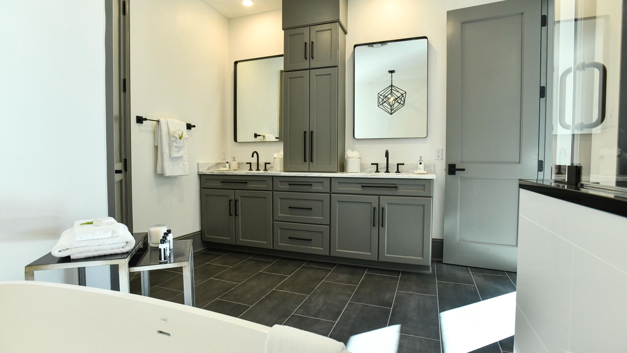 Photo of Bathroom in Central Business District