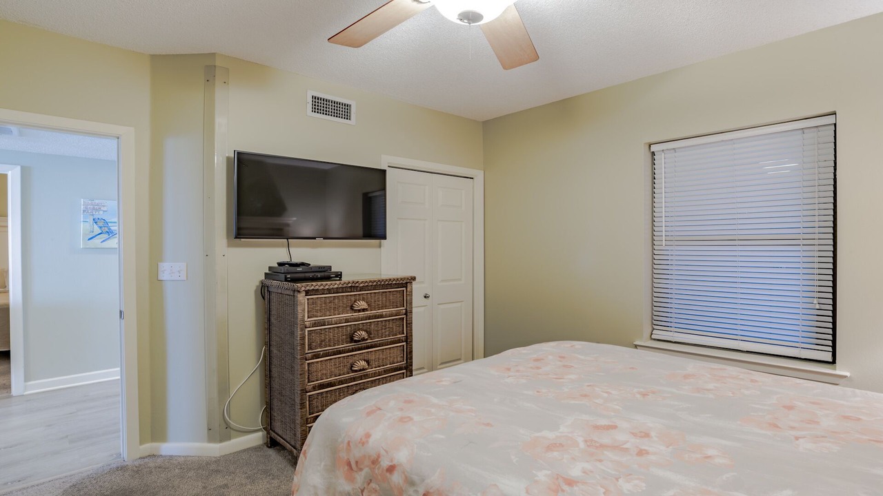 Photo of Bedroom in Orange Beach East