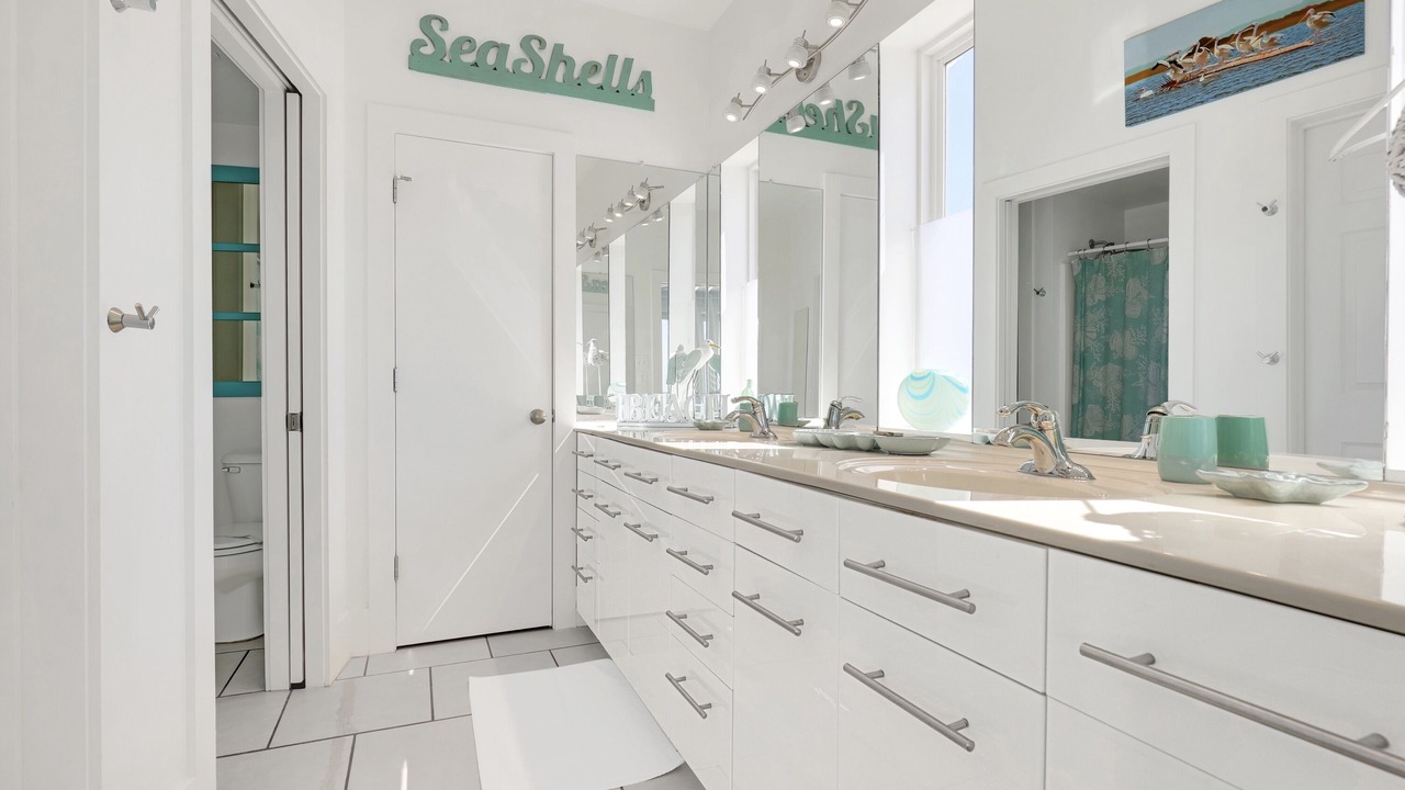 Photo of Bathroom in Dauphin Island