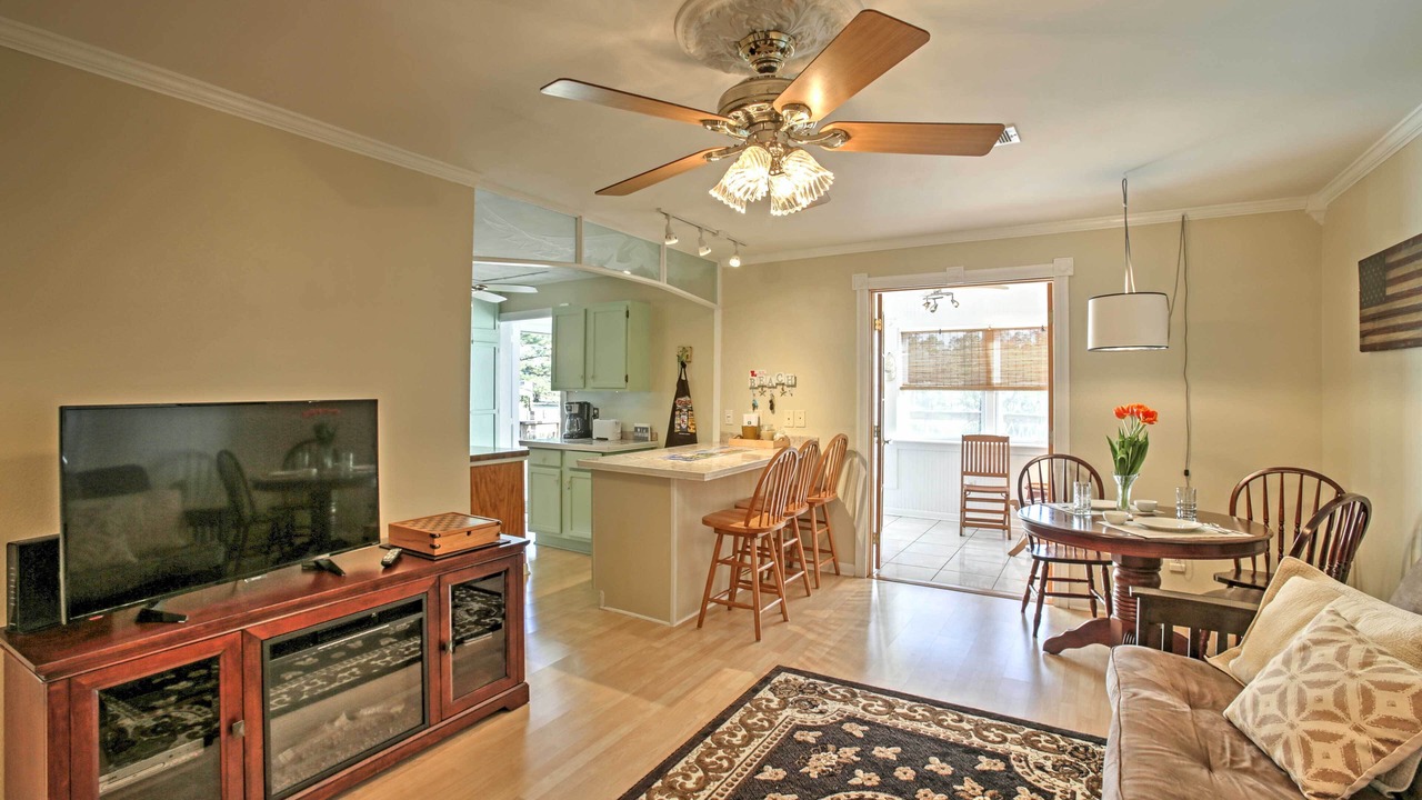 Photo of Livingroom in Shoreline Park
