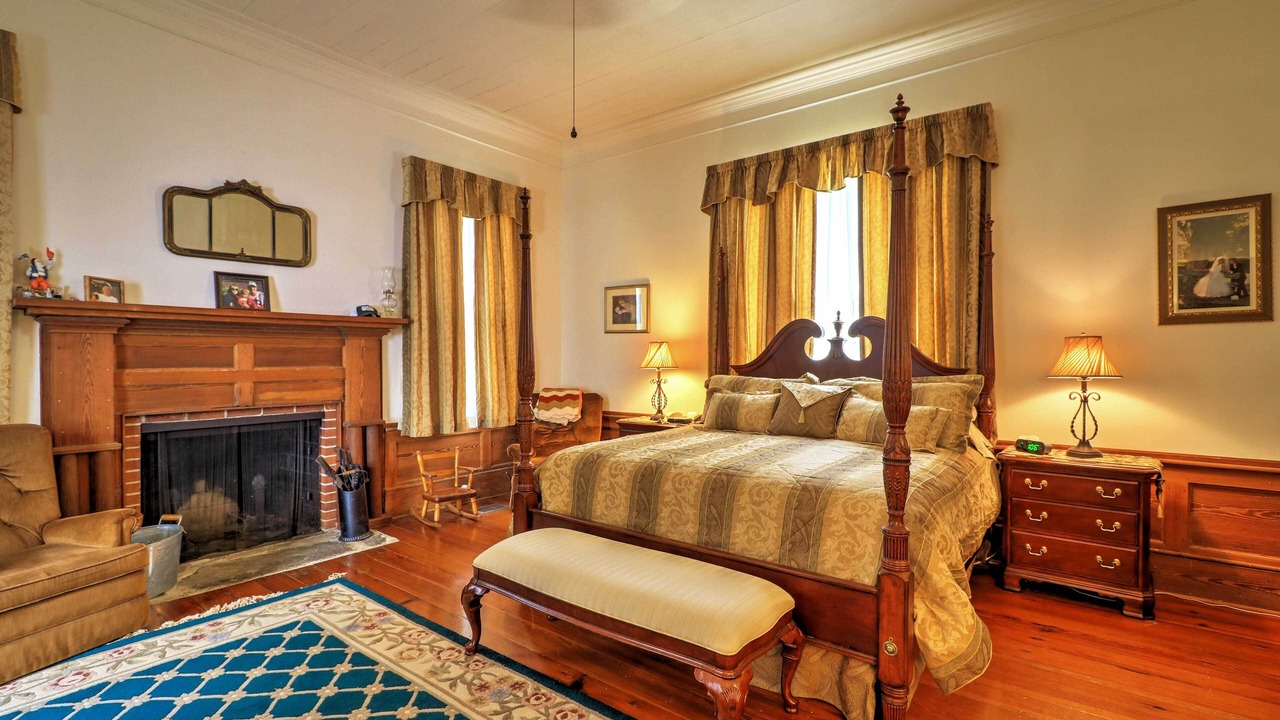 Photo of Livingroom in Lafayette
