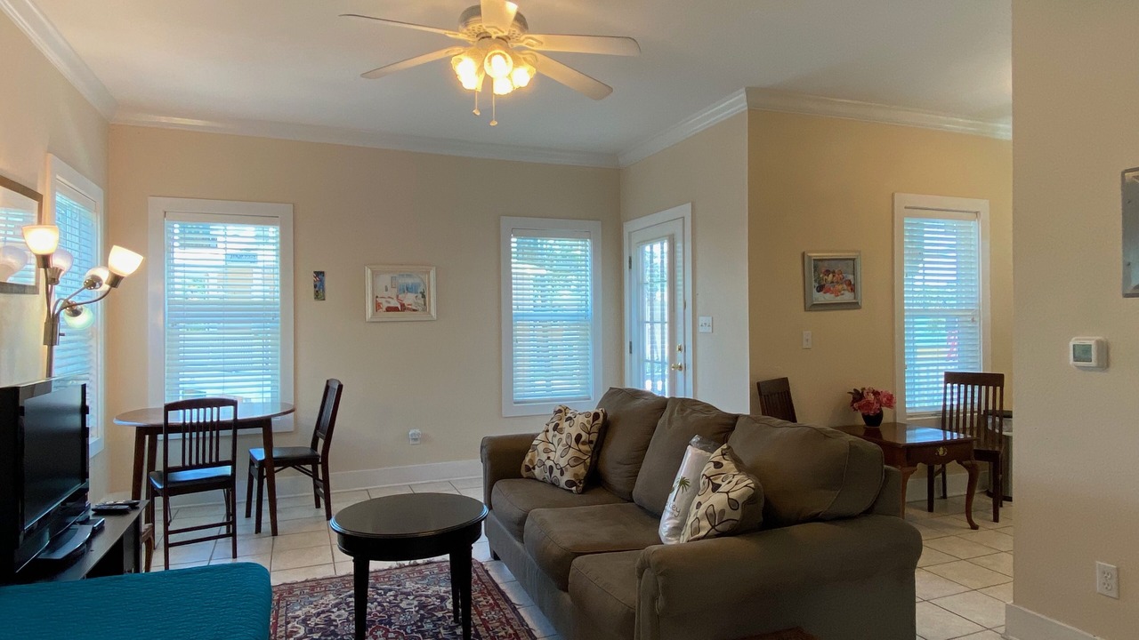 Photo of Livingroom in Ono Island