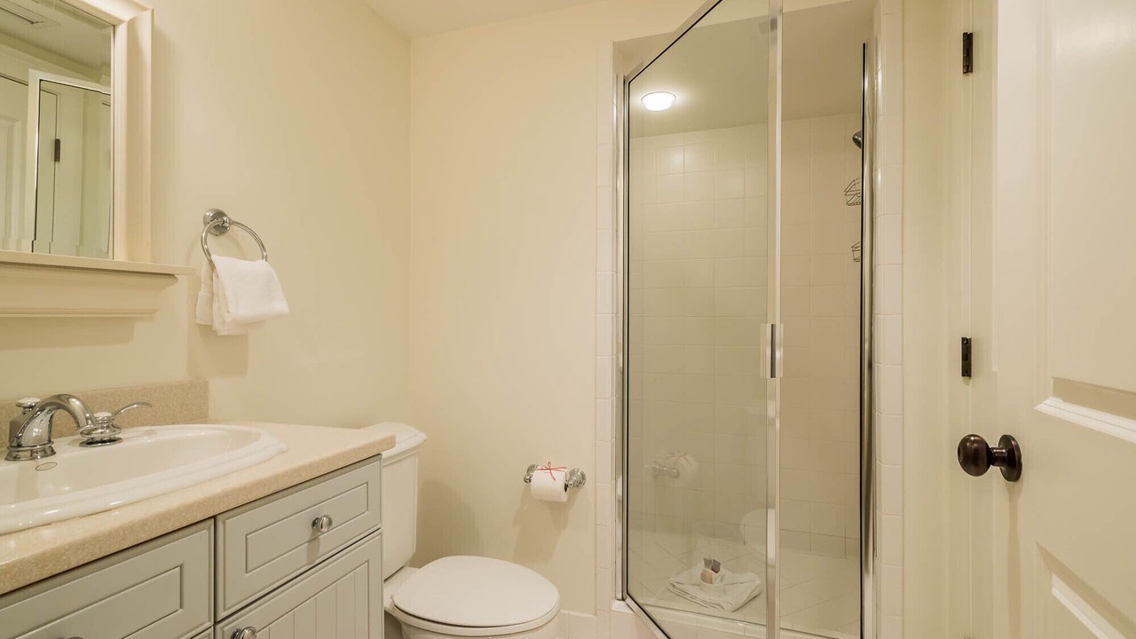 Photo of Bathroom in Gulf District