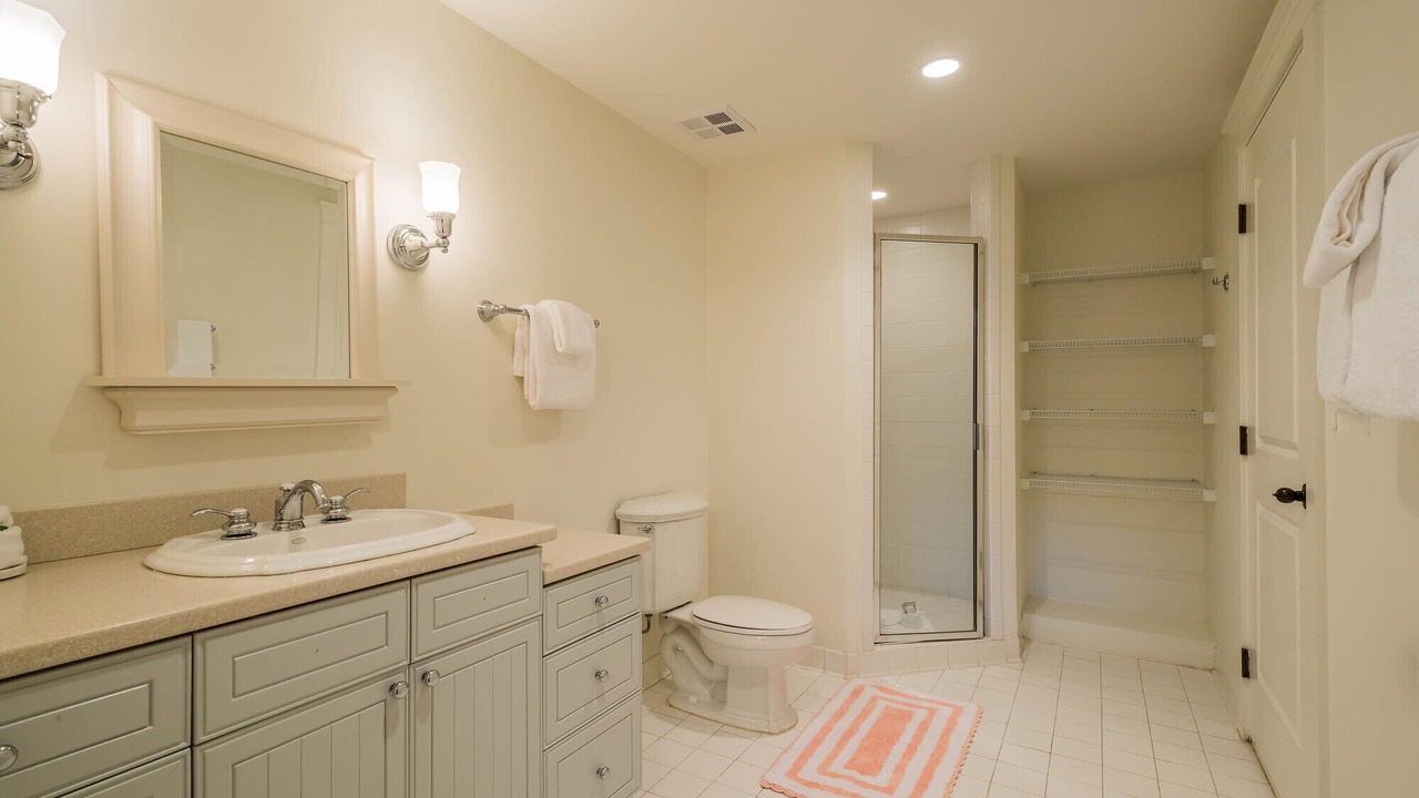 Photo of Bathroom in Gulf District