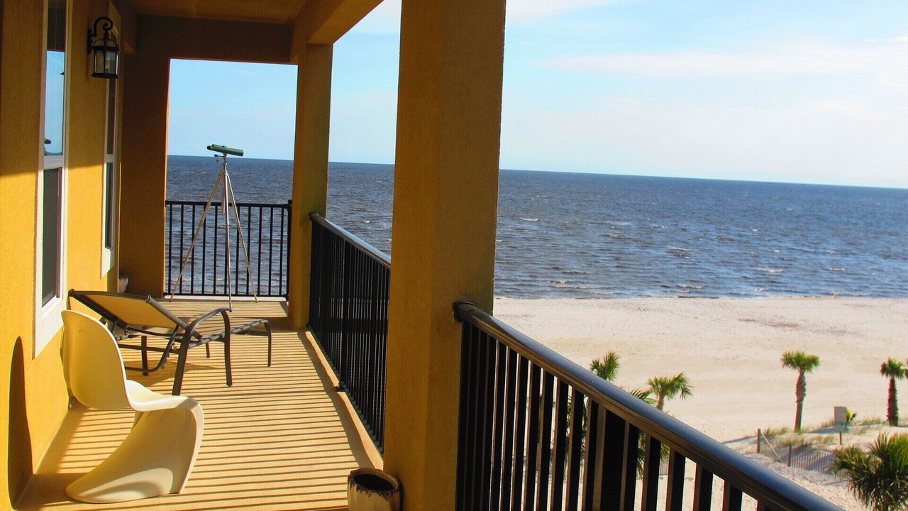 Photo of Patio Balcony in Henderson Point