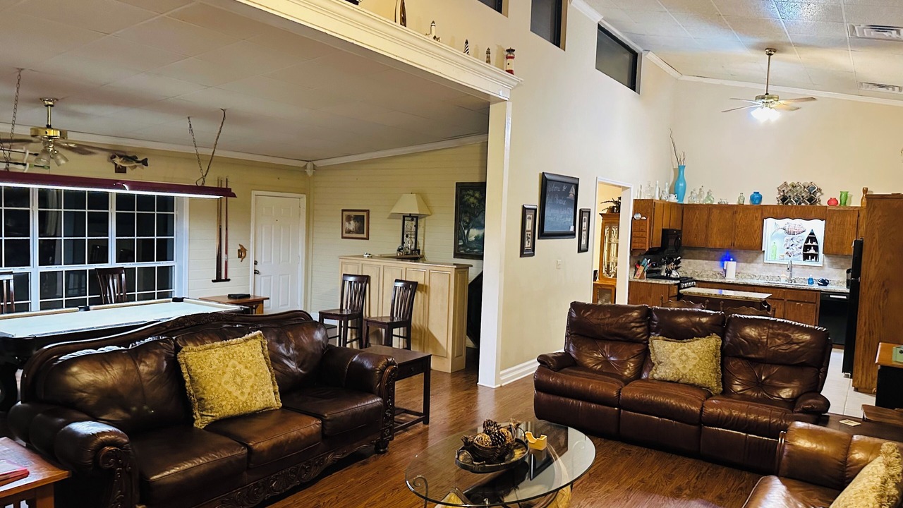Photo of Livingroom in Groveoak