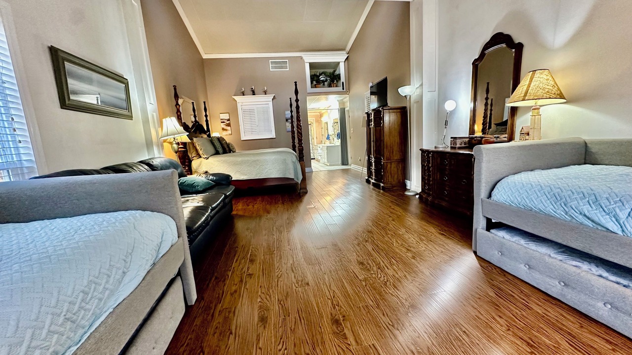 Photo of Bedroom in Groveoak
