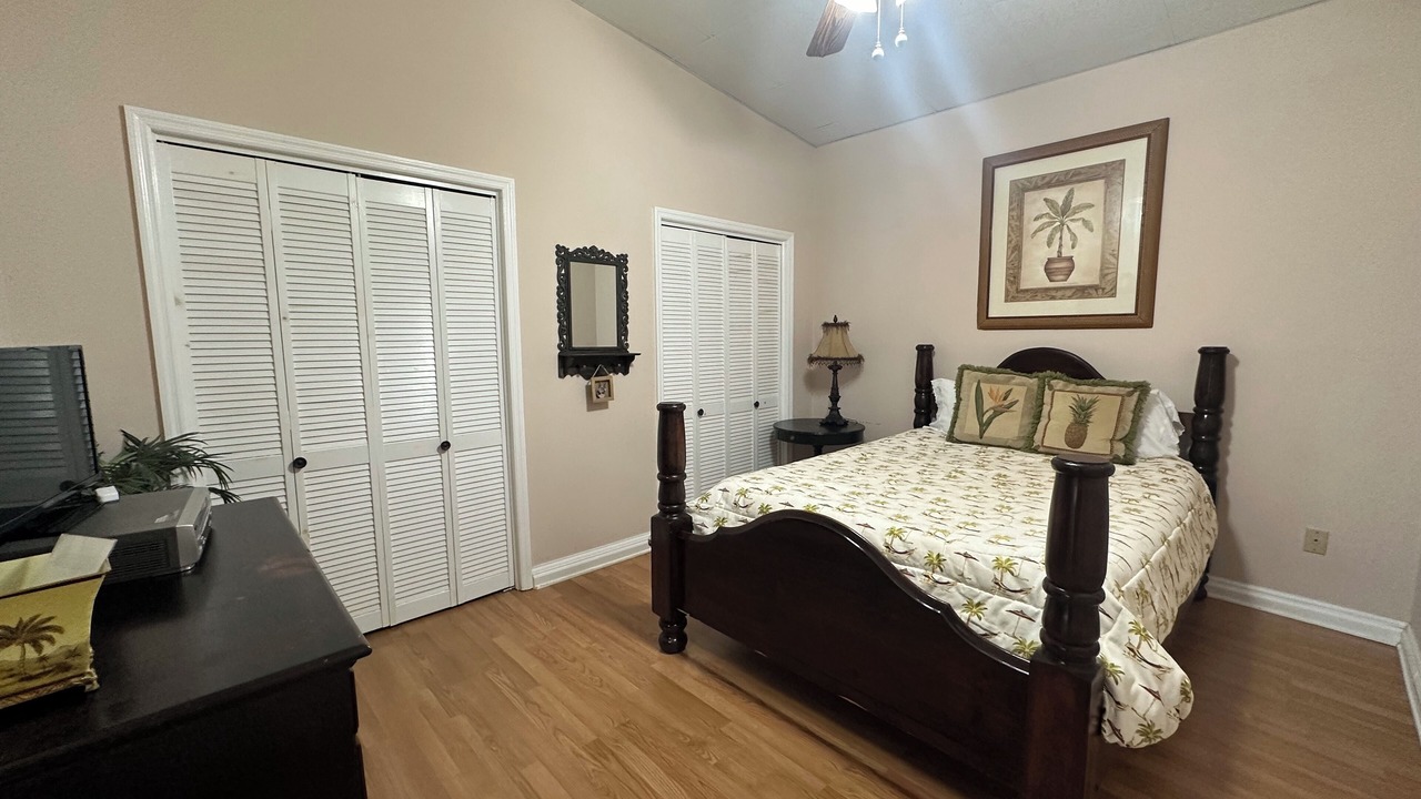Photo of Bedroom in Groveoak