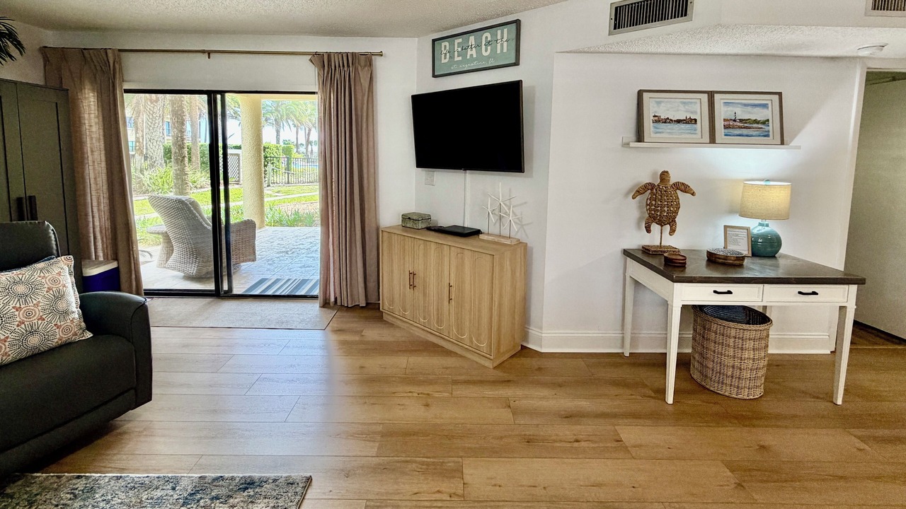 Photo of Livingroom in Butler Beach