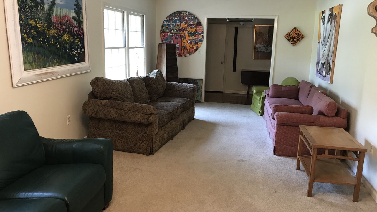Photo of Livingroom in Tougaloo
