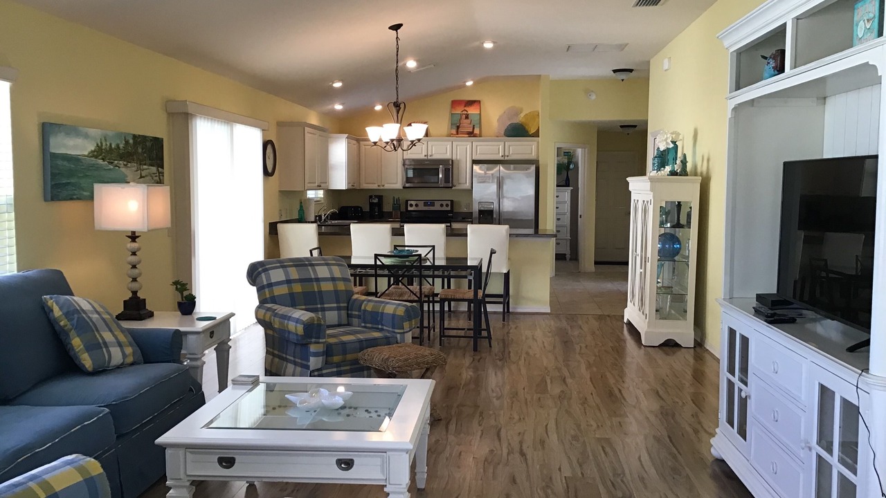 Photo of Livingroom in Village of Collier
