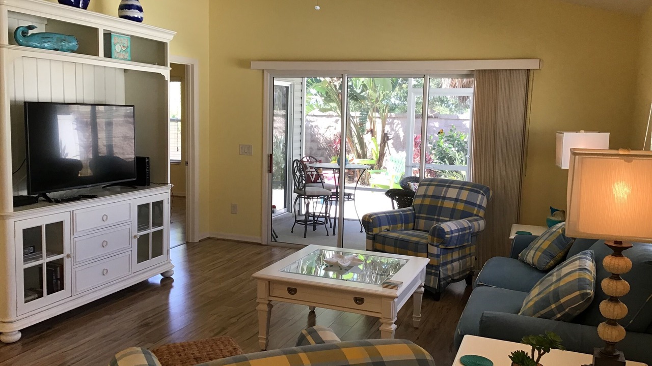 Photo of Livingroom in Village of Collier