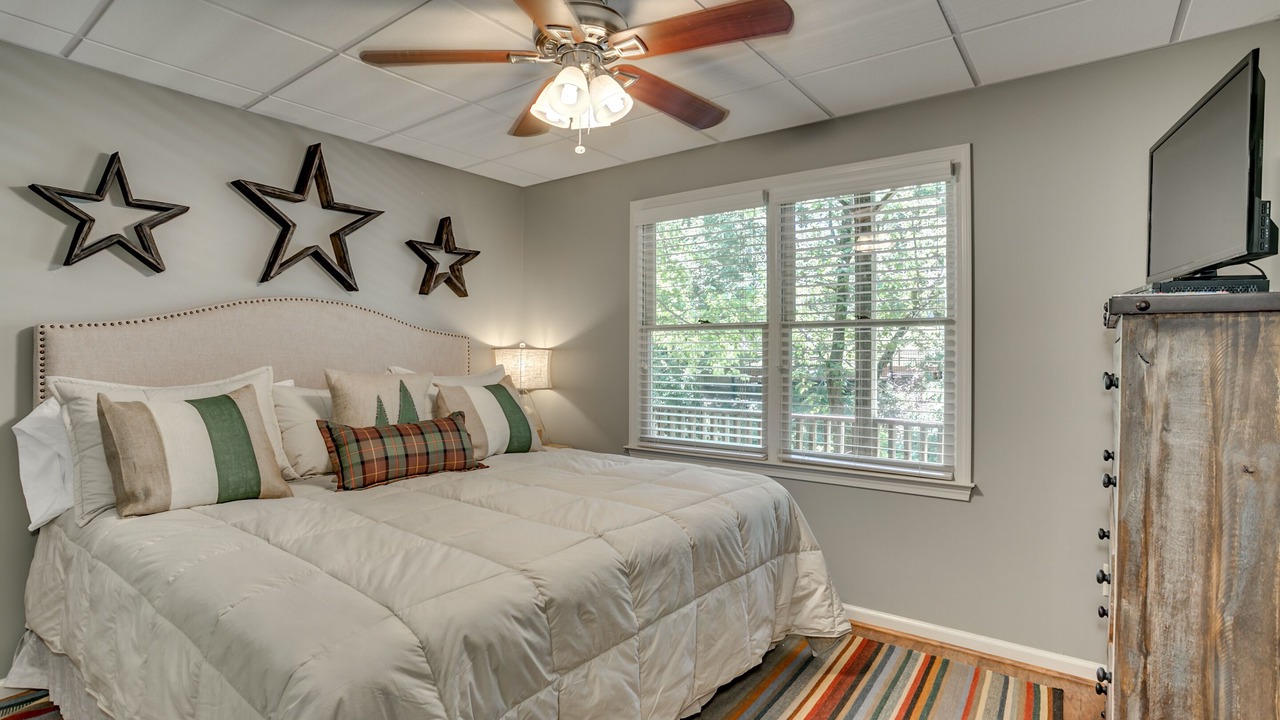Photo of Bedroom in Northport
