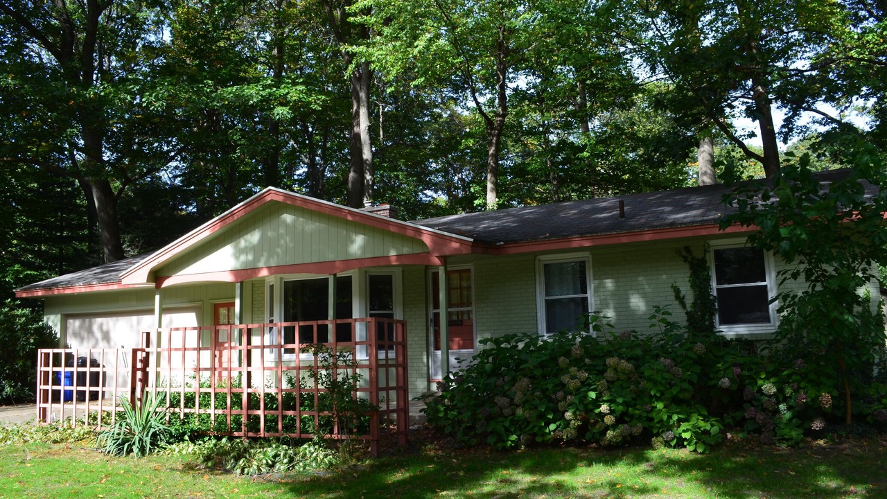 Photo of Outdoor in Waukazoo Woods
