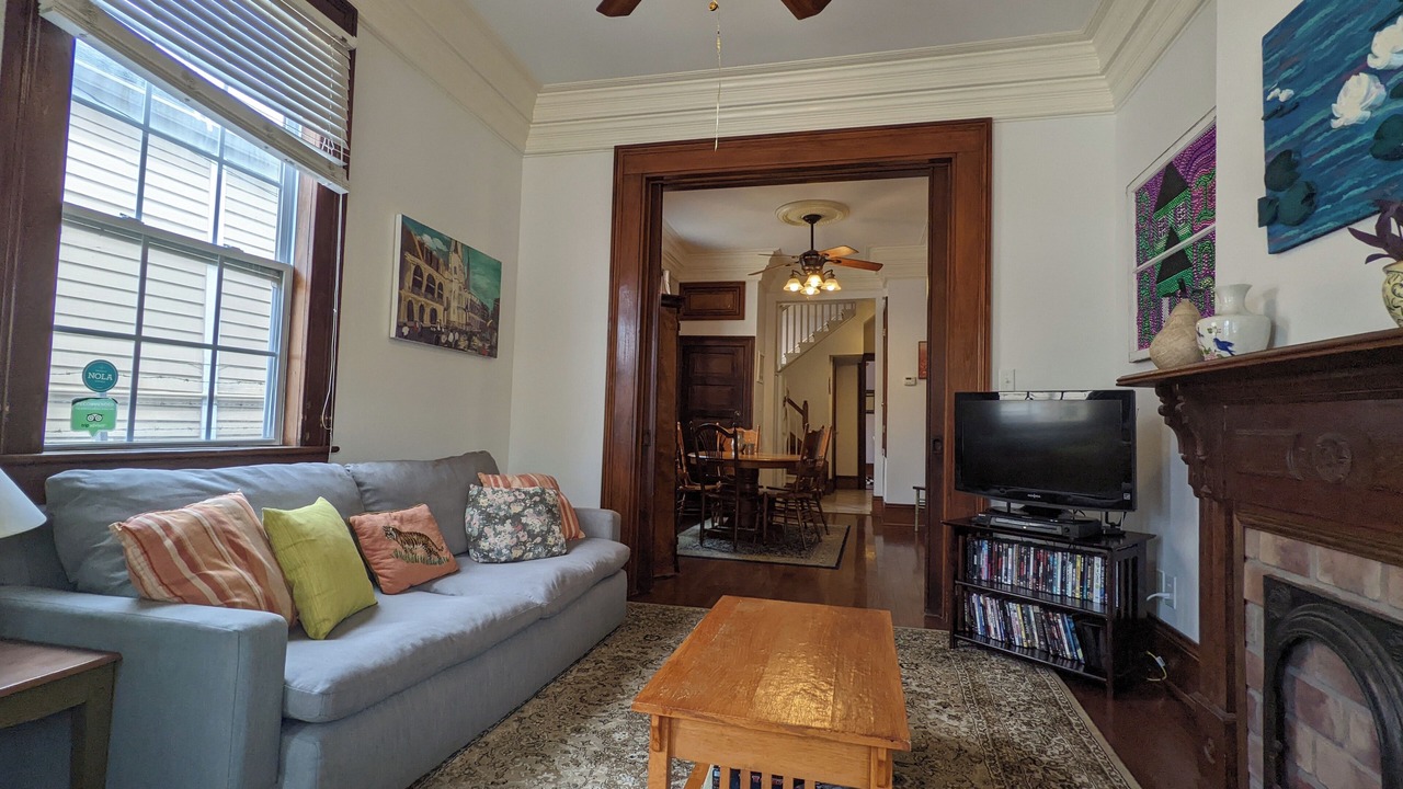 Photo of Livingroom in Mid-City