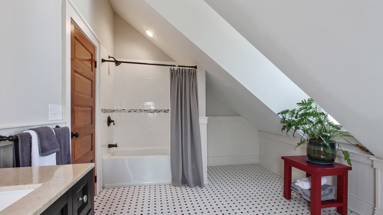 Photo of Bathroom in Seventh Ward