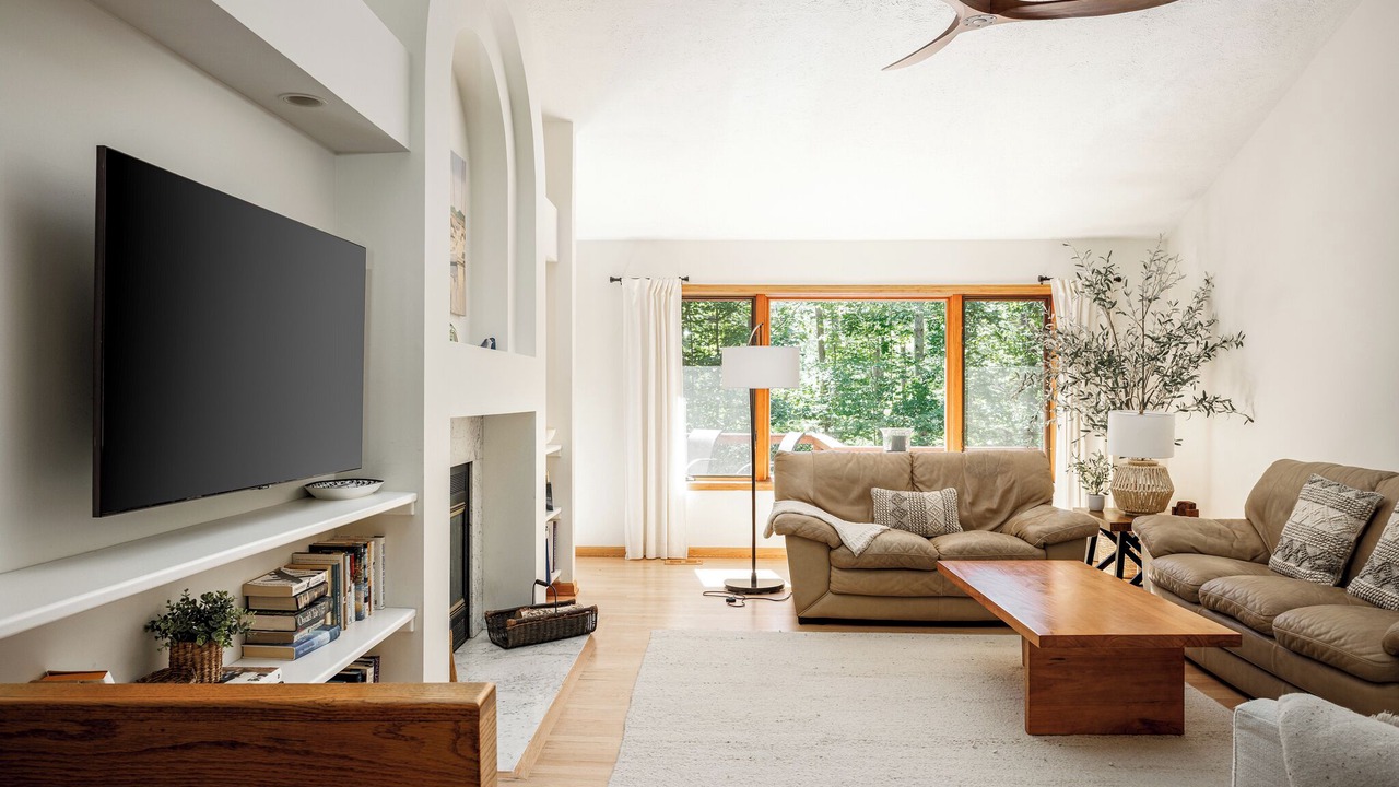 Photo of Livingroom in Suttons Bay