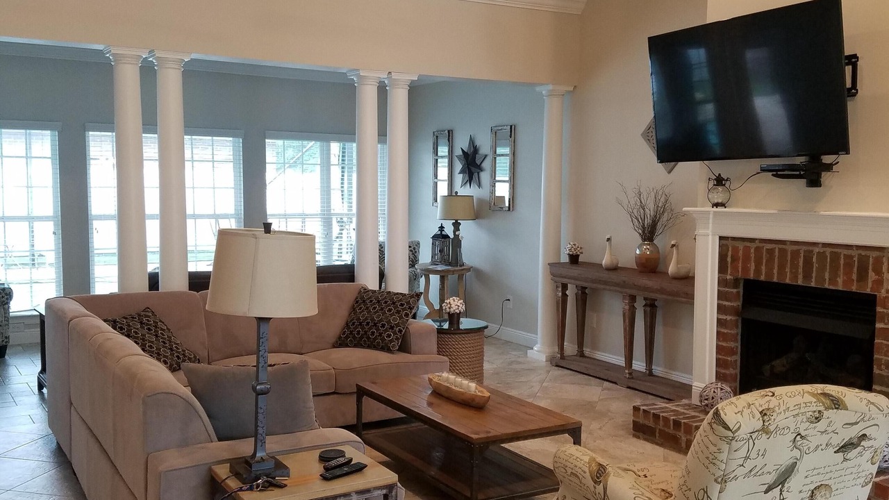 Photo of Livingroom in Foley