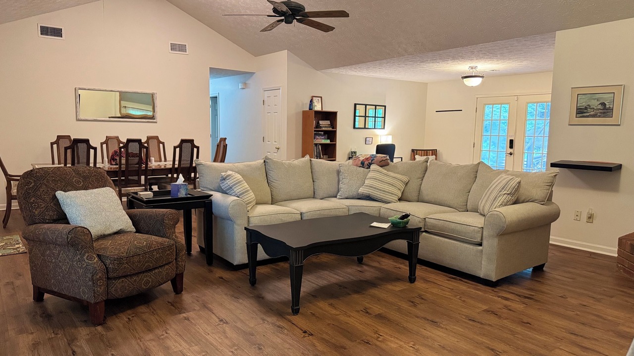 Photo of Livingroom in Auburn