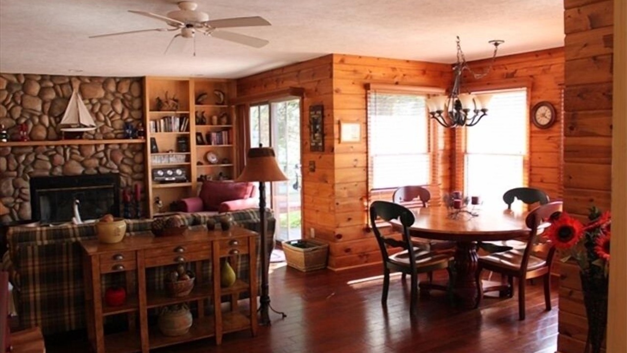 Photo of Bedroom in Central Lake