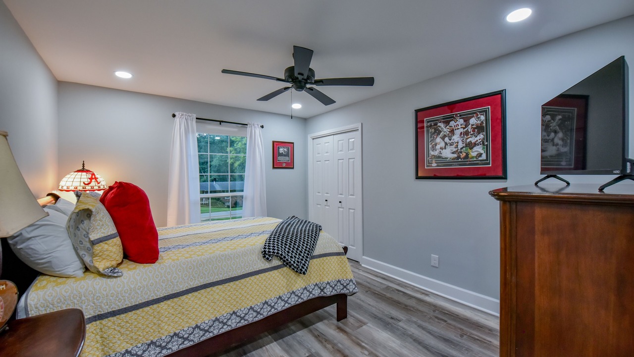 Photo of Bedroom in Northport