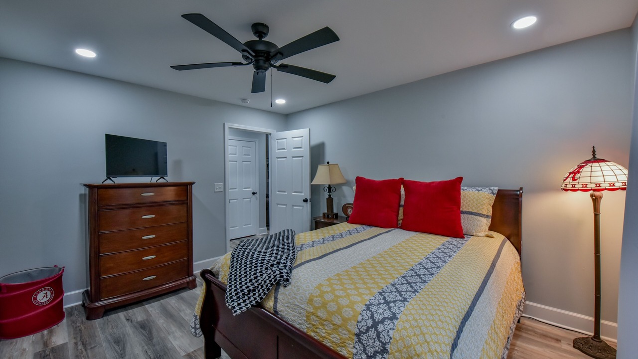 Photo of Bedroom in Northport