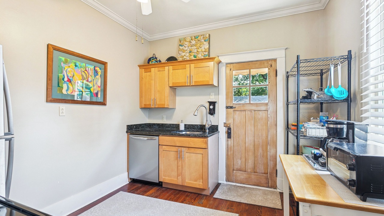 Photo of Kitchen in Central Carrollton Association