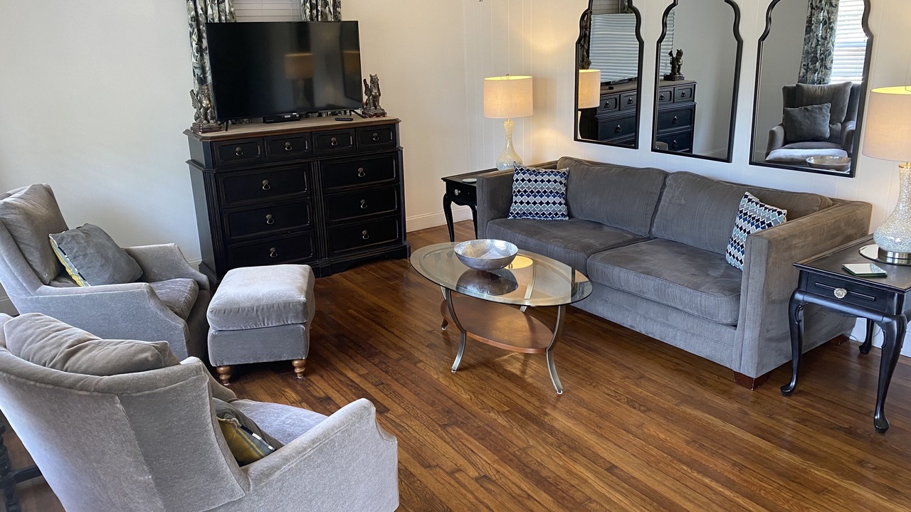 Photo of Livingroom in East Florence