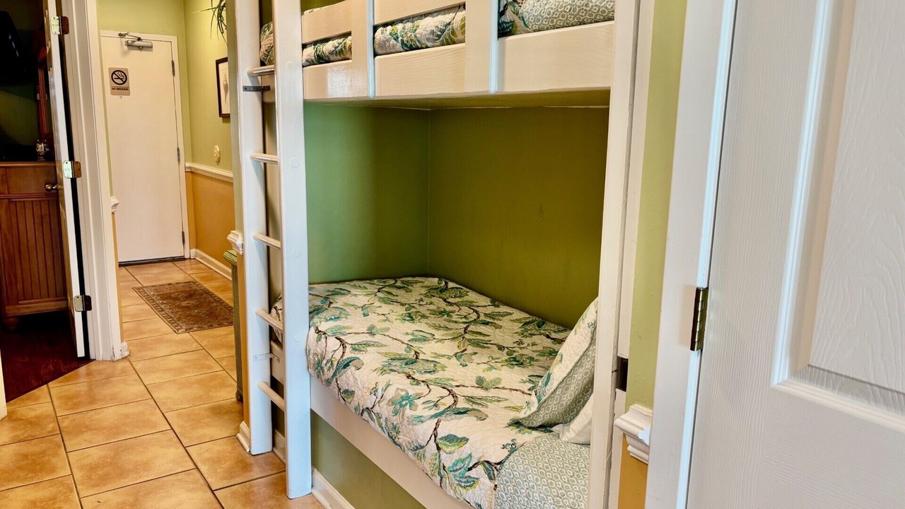 Photo of Bedroom in Gulf Shores