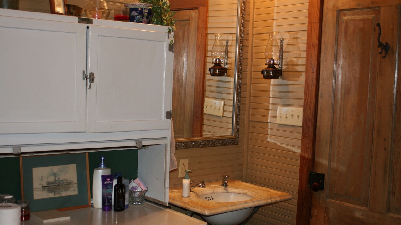 Photo of Bathroom in Roxie