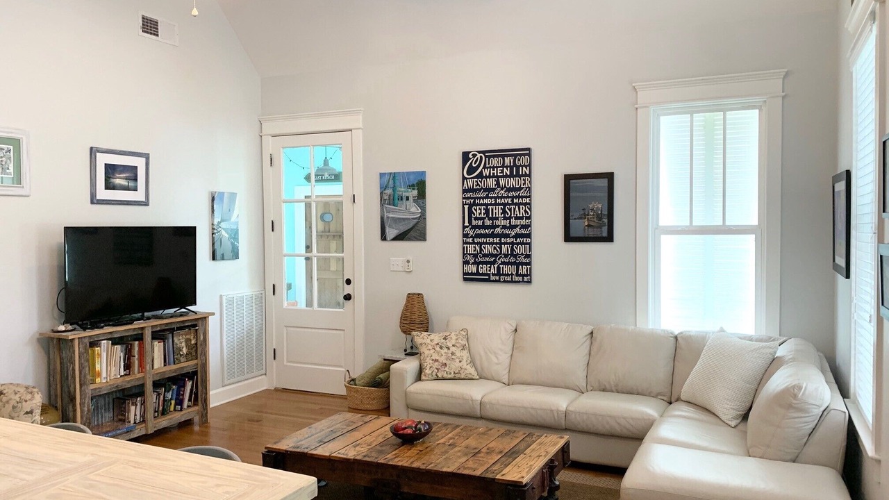 Photo of Livingroom in Ocean Springs