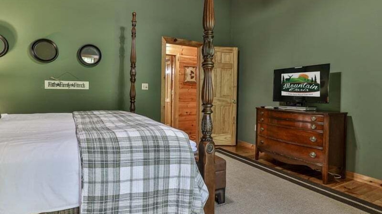 Photo of Bedroom in Ellijay